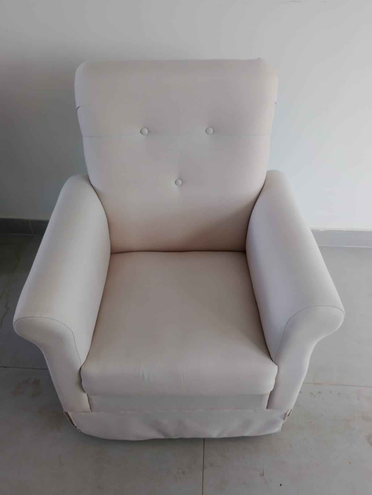 Poltrona clara depois da higienização Home Clean